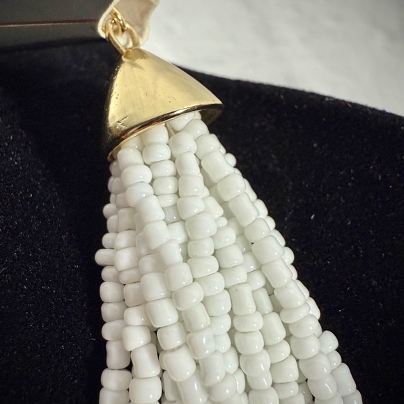 NWT Sugarfix White Beaded with Gold Accents Necklace - Picture 3 of 4